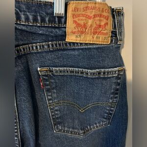 Medium wash straight leg Levi’s